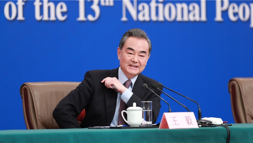外長記者會媒體云集 面對尖銳問題王毅從容應(yīng)對