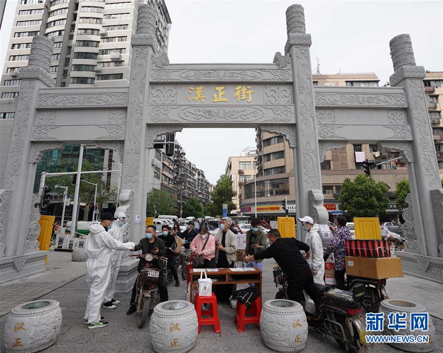 （新華全媒頭條·圖文互動）（14）從人民中汲取磅礴力量——習近平總書記同出席2020年全國兩會人大代表、政協(xié)委員共商國是紀實