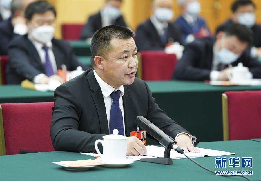 （新華全媒頭條·圖文互動）（11）從人民中汲取磅礴力量——習近平總書記同出席2020年全國兩會人大代表、政協(xié)委員共商國是紀實