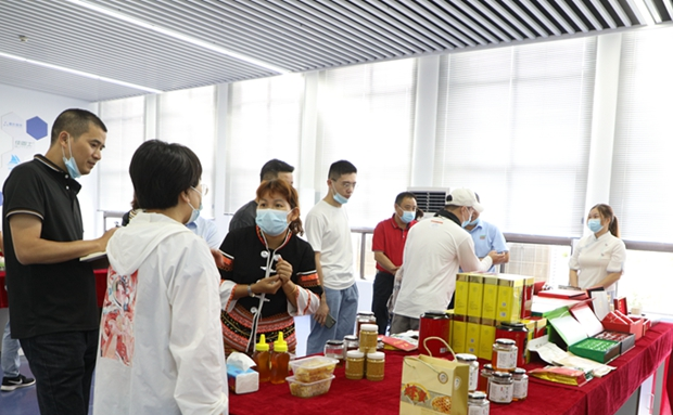 海南省全媒體采訪調研行走進瓊中 探訪灣嶺農(nóng)產(chǎn)品加工物流園