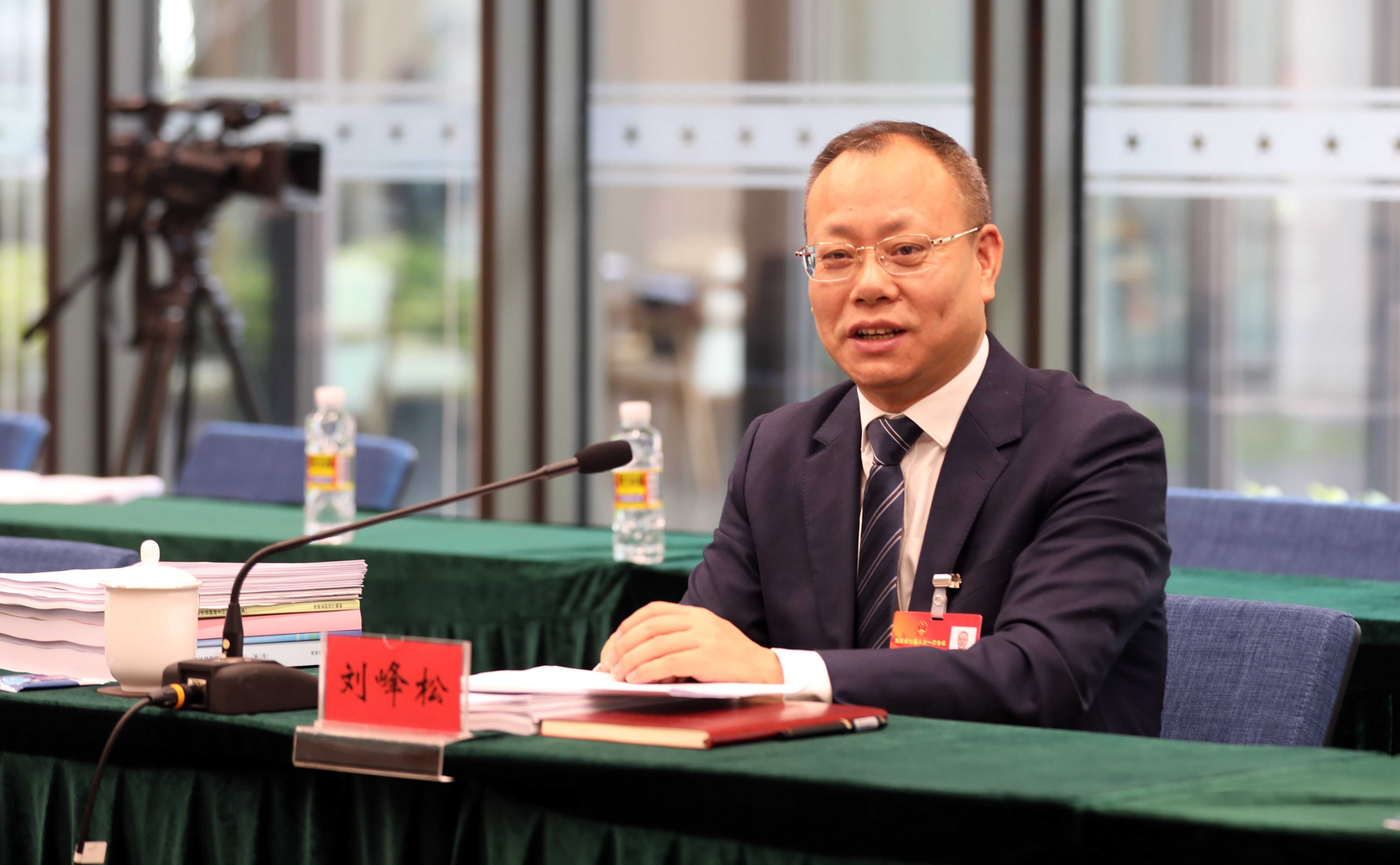 兩會會客廳 | 海南省人大代表、中共定安縣委書記劉峰松：增強定安辨識度貢獻度 高質(zhì)量融入海口經(jīng)濟圈